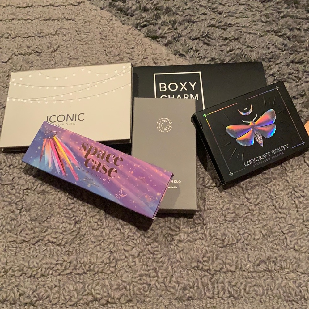 3 eye shadows pallets and 2 contour with blush